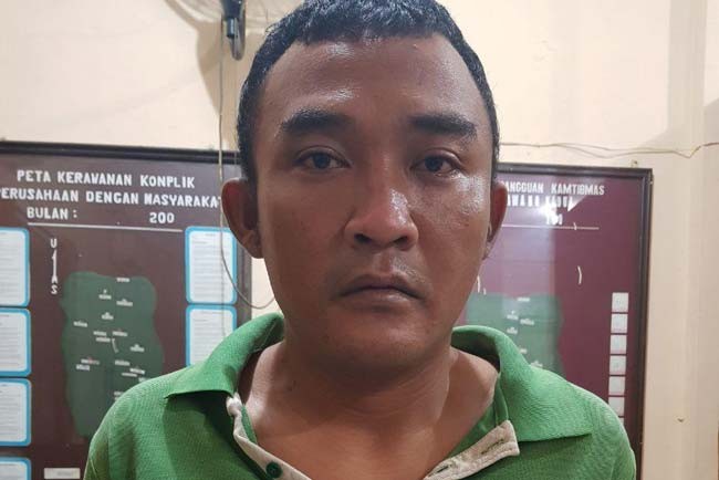 Pelaku pencuri sepeda motor diamankan petugas. Foto : Ozi Enim Ekspres