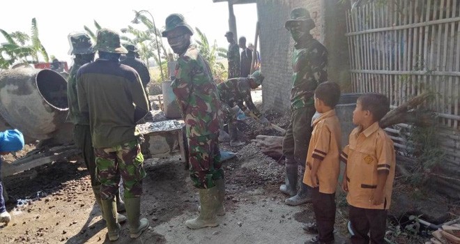 Anak-anak Yang Sudah Tidak Takut Lagi Dengan Tentara.