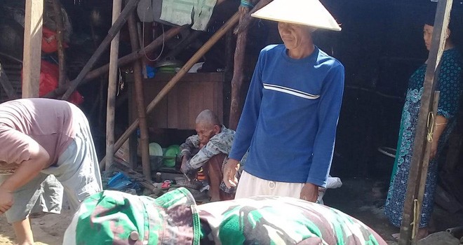 Rehab Sejumlah Rumah Warga, TNI 