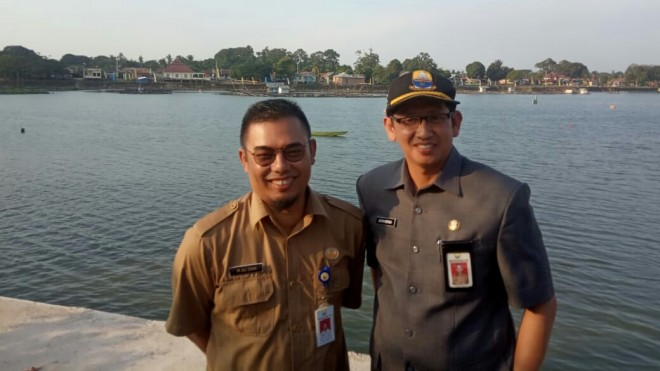 Karo Hukum (kiri) Ali Zaini mendampingi Karo Humas dan Protokol Johansyah Memberikan Keterangan Pers. 