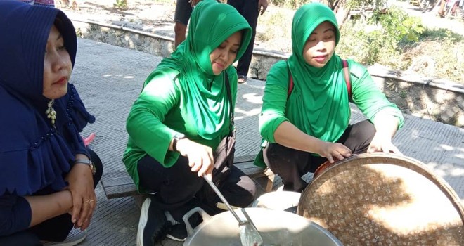 Masakan Bu Dandim Pendorong Semangat Satgas TMMD.