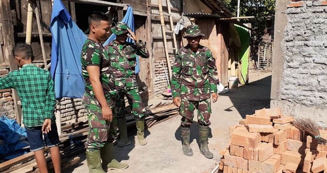 Komandan Regu Yang Selalu Ingatkan Kualitas Material Untuk TMMD.