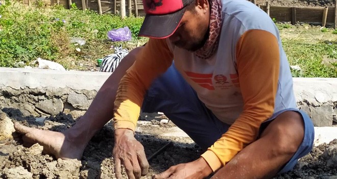 TNI dan Warga Terus Kebut Pembangunan 