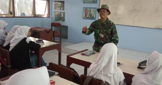 Satgas TMMD Suluh Bela Negara Kepada Siswa SMA.