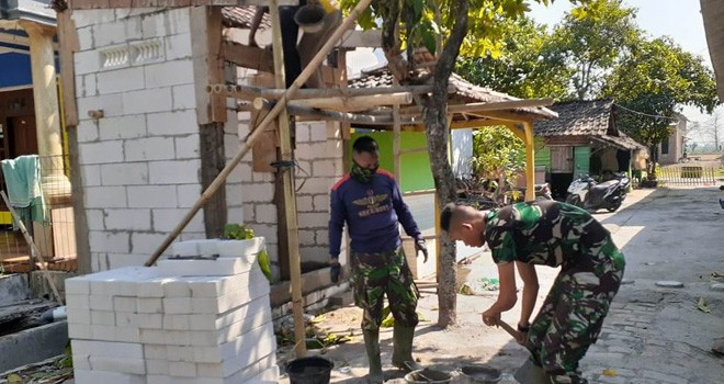 Dibangunkan Jamban Tentara, Lingkungan PAUD Kalikondang Sehat.