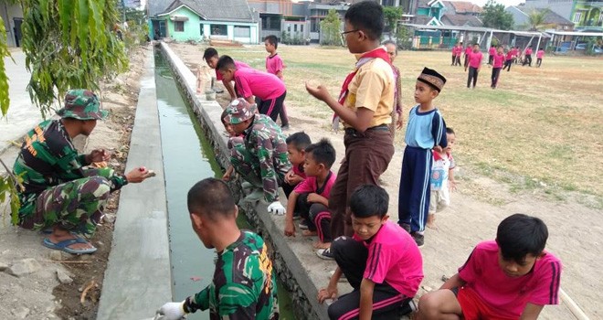 Terkesima Dengan Tentara Yang Ahli Tukang.