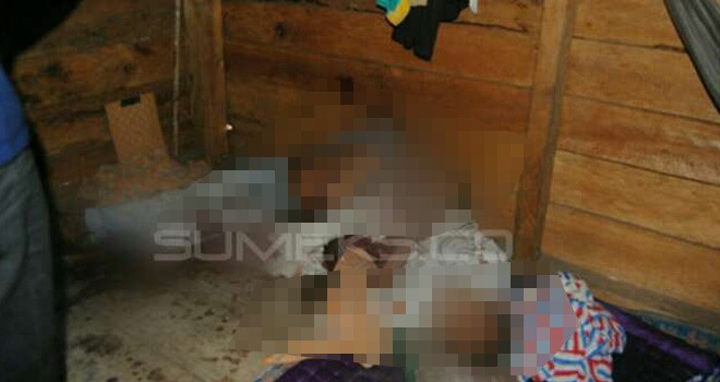 Perampokan disertai pembunuhan sadis terhadap satu keluarga terjadi di Desa Sinarmarga, Kecamatan Mekakau Ilir, Rabu (31/7) dini hari, sekitar pukul 12:15 WIB.