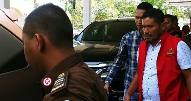 Mantan kades Kades Lopak Alai Kecamatan Kumpe Ulu, Muarojambi resmi ditahan Kejari Muarojambi, karena diduga melakukan korupsi DD sebesar Rp 516 Juta.