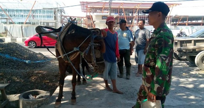 Andong pun Digunakan Untuk Melangsir Material TMMMD.