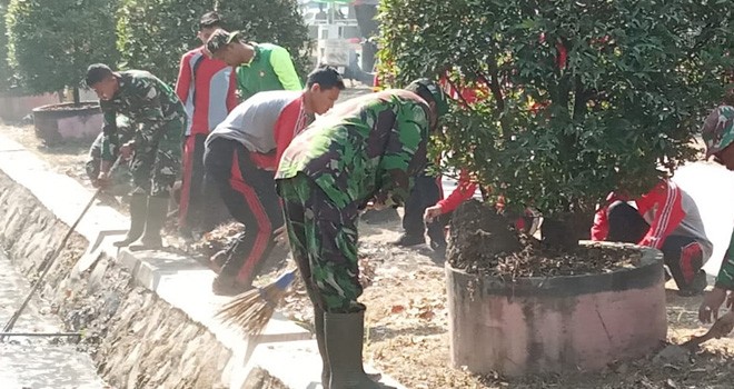 Satgas TMMD Kodim Demak Pelopori kebersihan di SMAN 3.