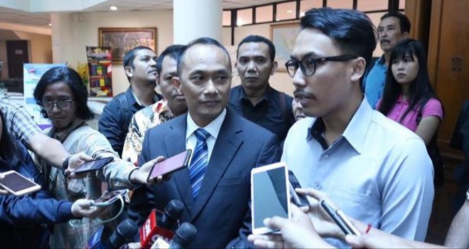 Dirjen Dukcpail Kemendagri Zudan Arif Fakrulloh dan Hendra Hendrawan (kanan). Foto : Humas Kemendagri For JPNN