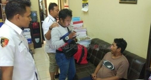 Tersangka saat diamankan.