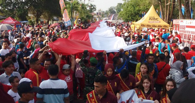 Minggu (4/8) Pemkab Bungo sukses menggelar kirab bendera merah putih. 