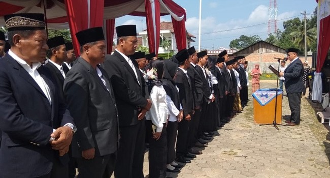 PELANTIKAN : Suasana pelantikan perangkat desa dan BPD se-Kecamatan Pemayung.   