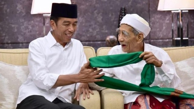 Dok. Mbah Moen dan Joko Widodo (Net).