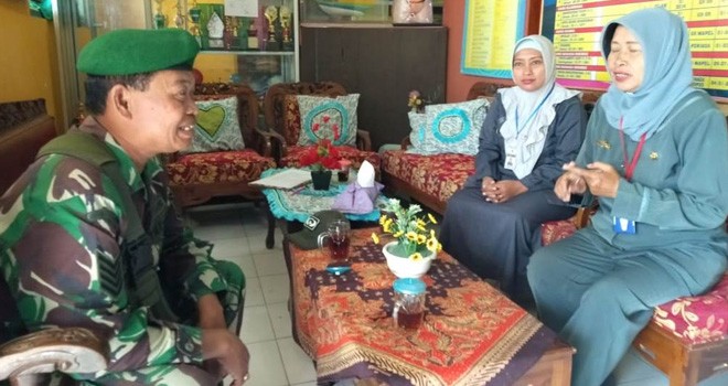 TNI Satgas TMMD Terus Bersilahturahmi.