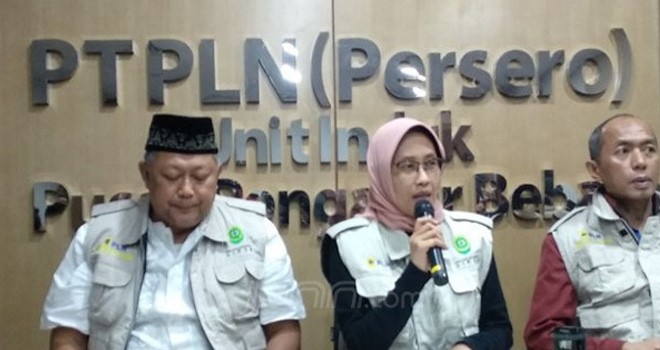 Plt Dirut PLN Sripeni Inten Cahyani (tengah). Foto : JPNN