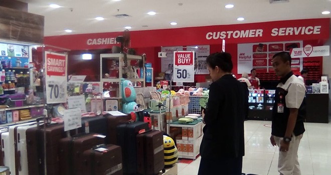 Sejumlah produk rumah tangga yang tersedia ACE Hardware Jamtos ditawarkan dengan diskon hingga 70 persen.