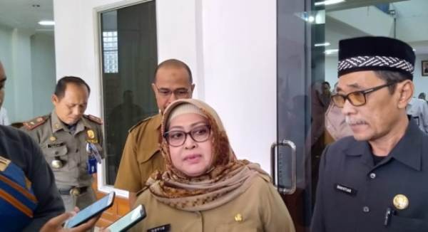 Ketua DPD PAN Kabupaten Batanghari Sofia Fattah yang juga Wabup Batanghari. FOTO: REZA