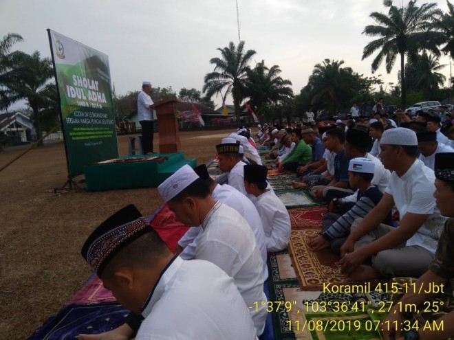 Kodim 0415/Bth Tunaikan Sholat Idul Adha Bersama Masyarakat.