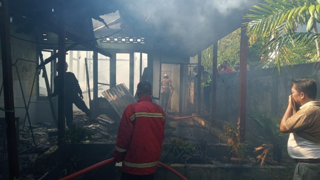 Kebakaran di Kawasan Thehok Kota Jambi.