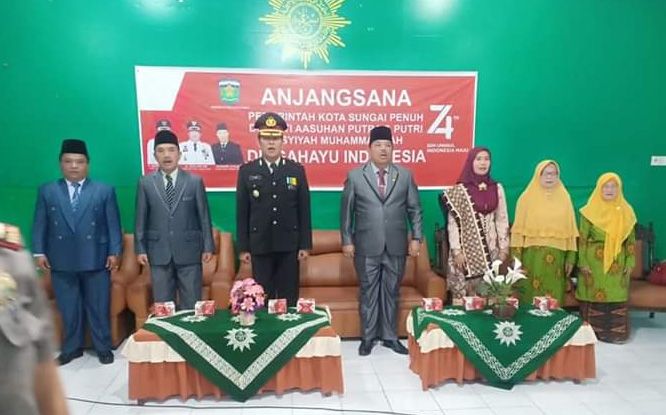Wakil Walikota Sungai Penuh, H. Zulhelmi, didampingi Wakil Ketua TP. PKK, Hj. Dewi Kartika, S.Pd bersama rombongan melakukan anjangsana dan silaturahmi ke Panti Asuhan Putra dan Putri Aisyiyah Muhammadiyah Kota Sungai Penuh, Jumat (16/8).