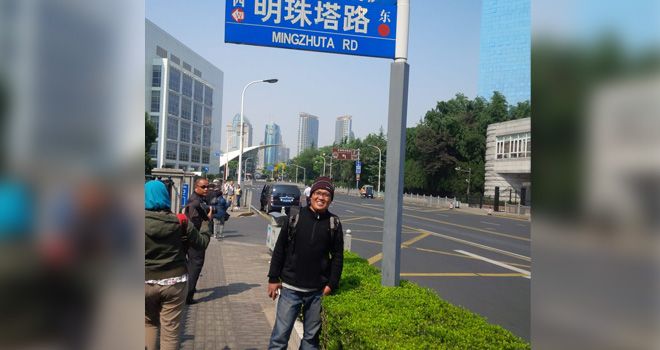 Penulis saat berada di salah satu sudut jalanan di Kota Shanghai, Tiongkok.