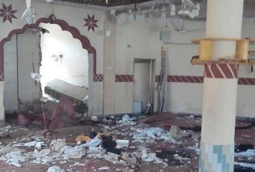 Kondisi sebuah masjid di Quetta, Pakistan, usai ledakan bom pada Jumat (16/8) (Saadullah Akhter/Al Jazeera)