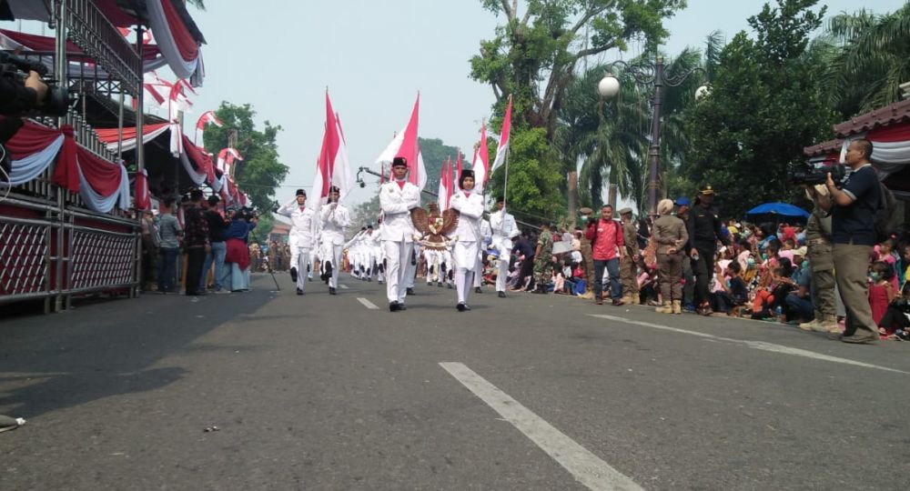Pawai pembangunan dalam rangka HUT RI ke- 74 .