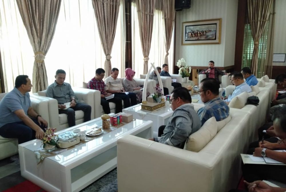 Rapat Koordinasi terkait kebijakan penanganan dampak kabut asap di Kota Jambi.