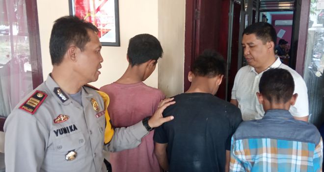 Tiga pencuri kabel yang diamankan Polsek Telanaipura.

