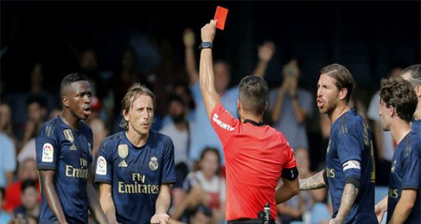 Luka Modrik (dua kiri). 