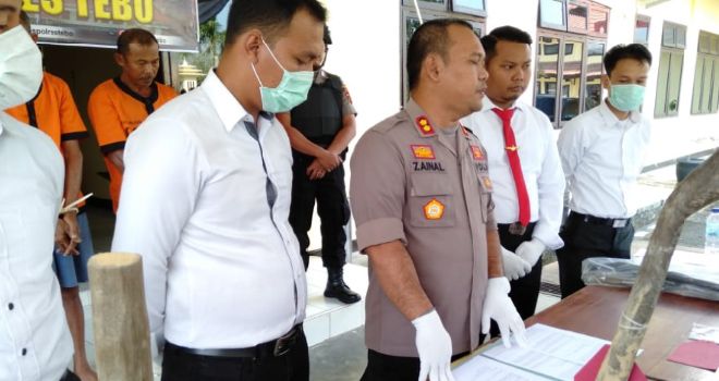 Kapolres Tebo, AKBP Zainal Arrahman, S.I.K saat Konferensi Pers, Senin (19/08).