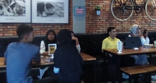 Selain menawarkan menu yang bervariasi, Warung Upnormal juga menawarkan berbagai promos menyambut Kemerdekaan RI.