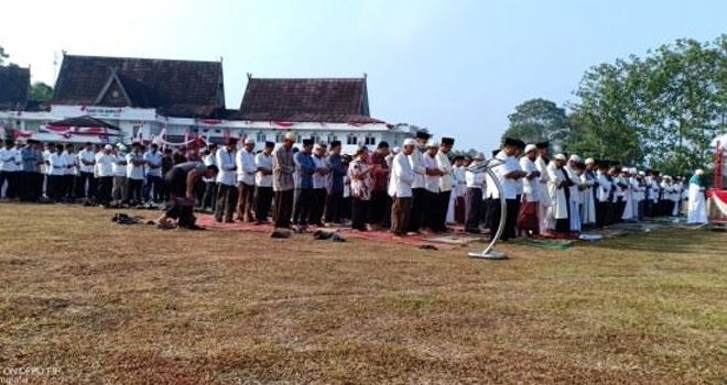 Bupati Romi Bersama Masyarakat Shalat Istisqa' Minta Hujan.