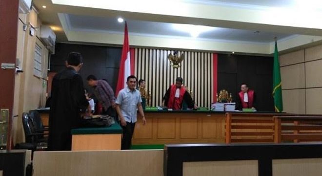Kasus korupsi pembangunan irigasi Dusun Tanduk di Kayu Aro, Kerinci, kembali disidangkan. JPU tetap meminta agar hakim menetapkan kedua terdakwa bersalah.

 

