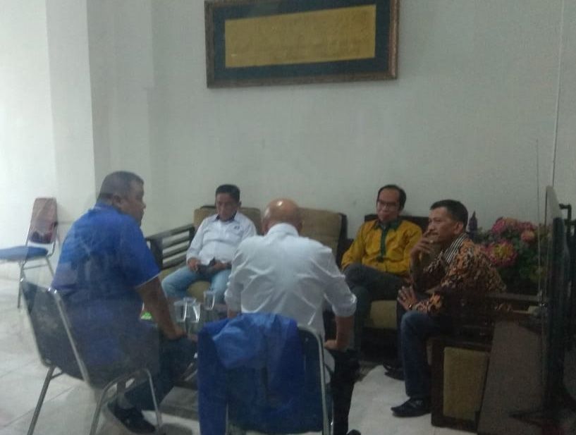 Pertemuan Sejumlah Ketua Parpol Koalisi pengusung Zumi Zola- Fachrori Umar pada Pilgub 2015 lalu, hari ini (23/8).