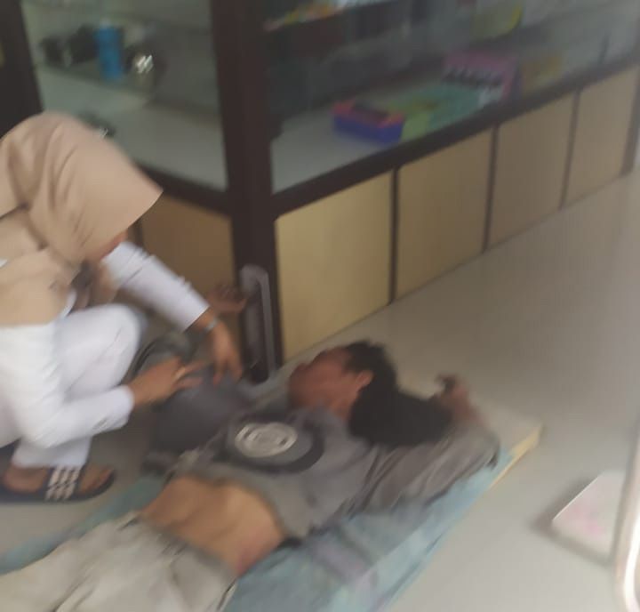 Pekerja bangunan yang terjatuh.