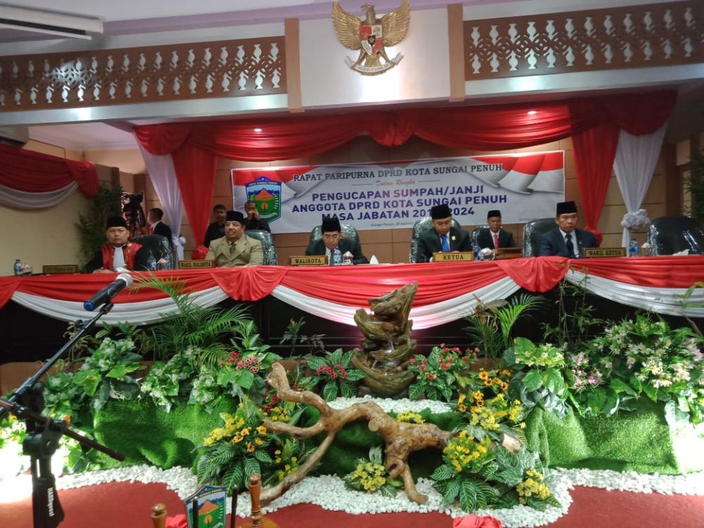 Prosesi pelantikan DPRD Sungai Penuh yang baru saja dimulai (28/8).