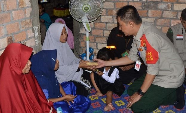 Istri almarhum Asmara, Rohmini saat mendapat kunjungan dari BNPB pusat beberapa waktu yang lalu.