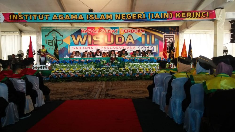 Pagi ini, Rektor IAIN Kerinci Mewisuda 625 Sarjana dan 47 Magister.


