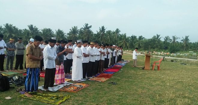 Pemerintah Kecamatan Kuala Jambi saat Gelar Shalat Istisqa.