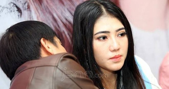 Penyanyi dangdut Via Vallen.