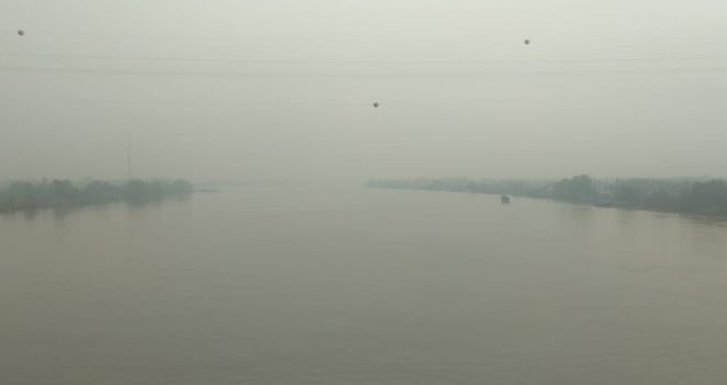Terlihat kabut asap yang pekat di Tanjung Jabung Timur, tepatnya di kecamatan Kuala Jambi.
