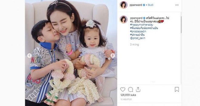 Puting Payudara Aktris Cantik Ini Pecah!