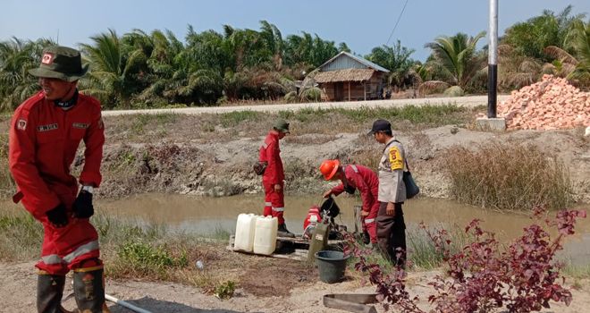 Karhutla di Sadu Mendekati Permukiman Warga.