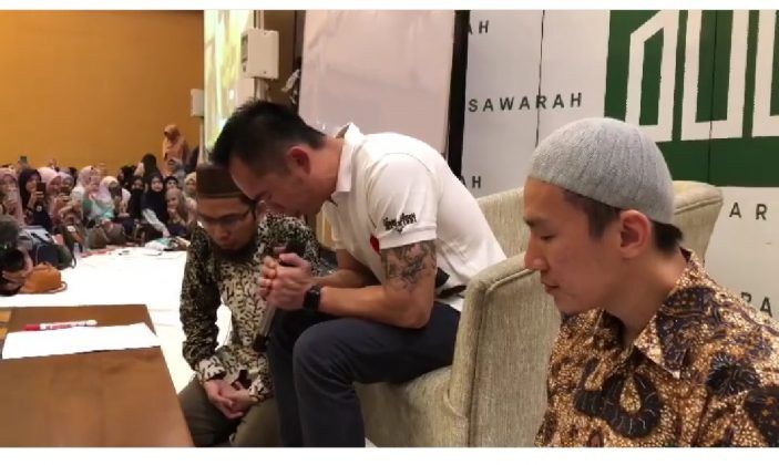 Kakak Kandung Ustad Felix Siauw Ucap Syahadat.