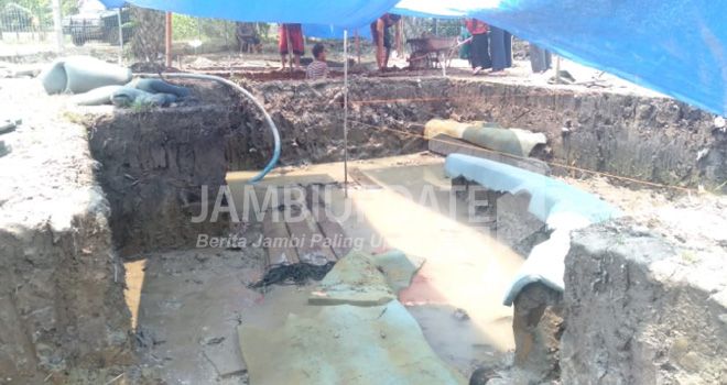 Ekskavasi situs Perahu Kuno di Desa Lambur I, Kecamatan Muarasabak Timur, Kabupaten Tanjung Jabung Timur (Tanjabtim) terus dilakukan. Kini ekskavasi sudah mencapai 80 persen.

