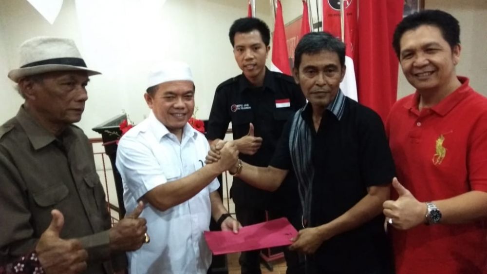 Al Haris Resmi saat Mendaftar ke PDIP untuk Pilgub Jambi 2020.
