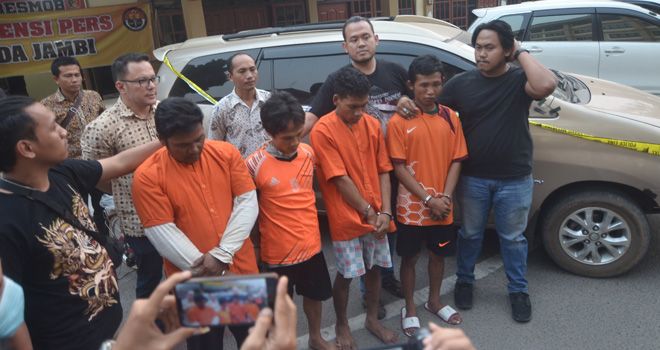 Diterskrimum Polda Jambi Bekuk Empat Tersangka Sindikar Perampok Sarang Walet.